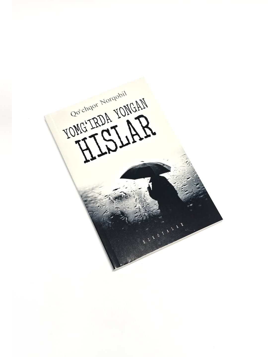 Yomg'irda yongan hislar — Qo'chqor Norqobil  Ba’zi kitoblar shunchaki o‘qiladi. Ba’zilari esa qalbingizni silkitadi…